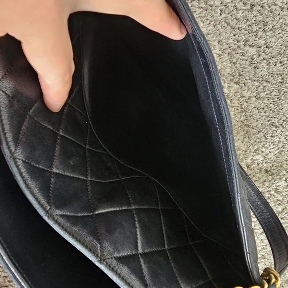 CHANEL Vintage Black Quilted Leather Shoulder Bag - Picture 16 of 16